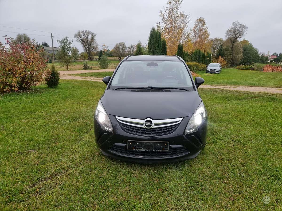 Opel Zafira 2012 — салон