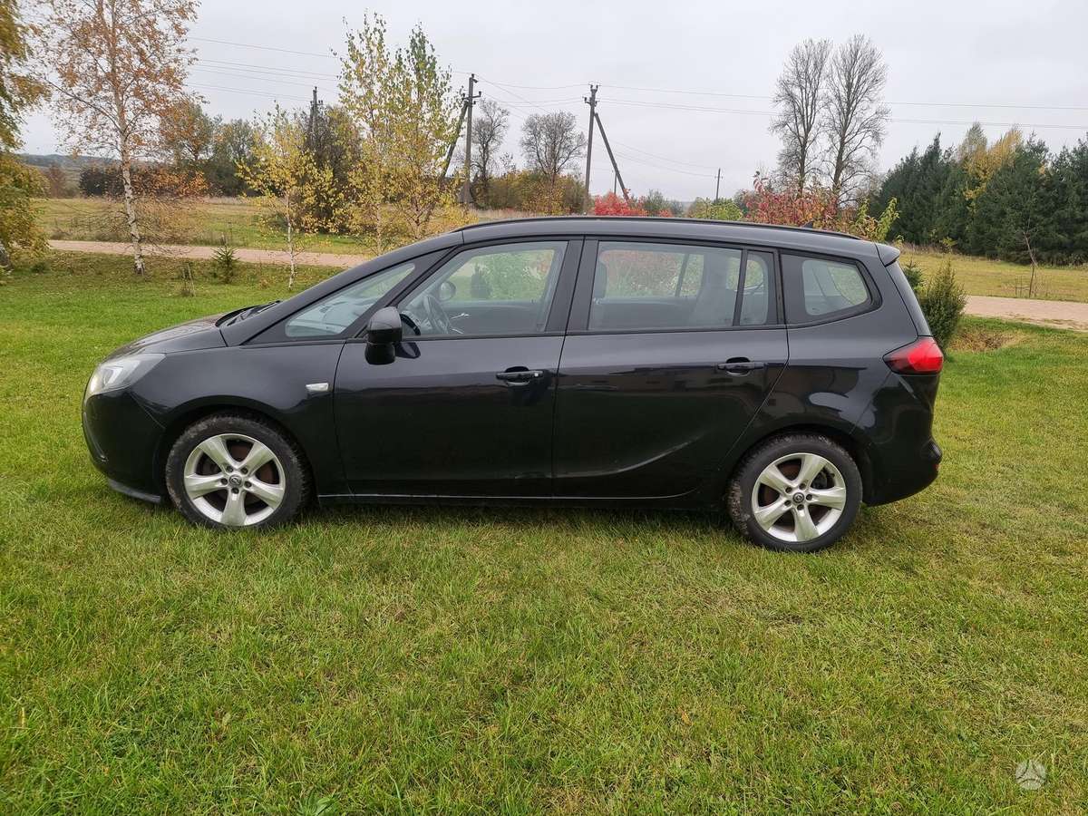 Opel Zafira 2012 — двигун 2000 cm³, 131 HP (96kW)