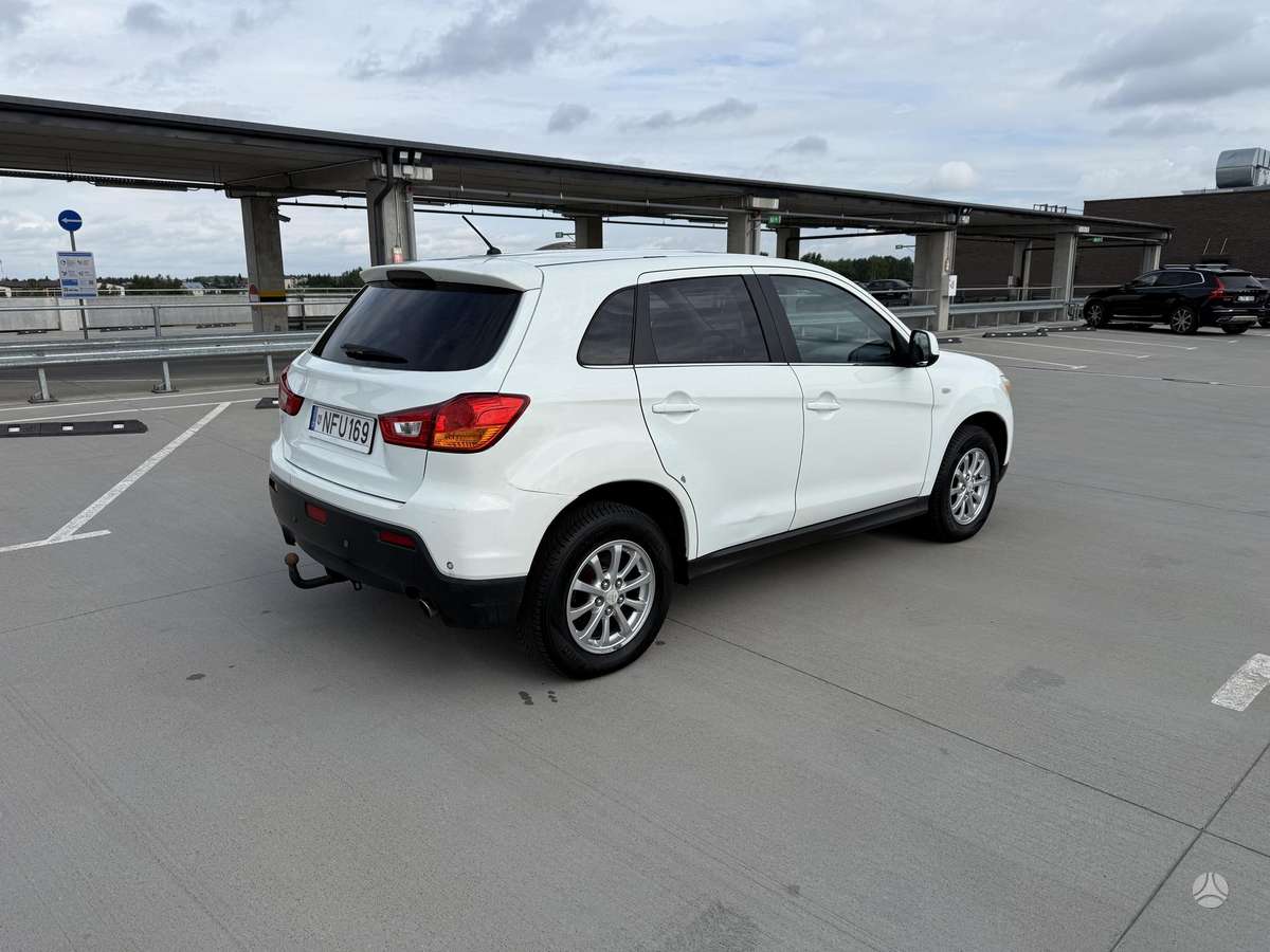 Mitsubishi ASX 2010 — салон