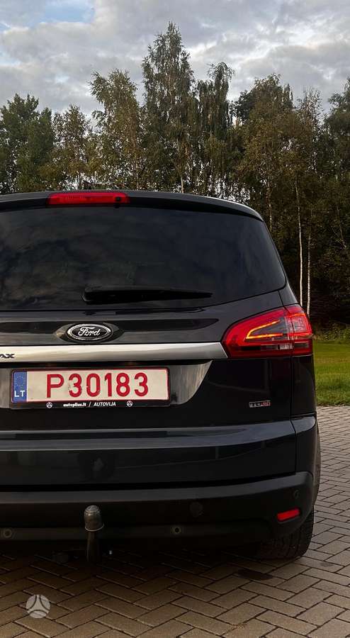 Ford S-MAX 2010 — photo 17