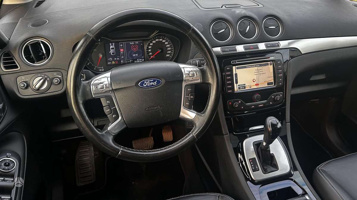 Ford S-MAX 2010 — photo 20