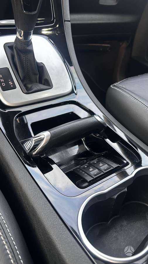 Ford S-MAX 2010 — photo 22