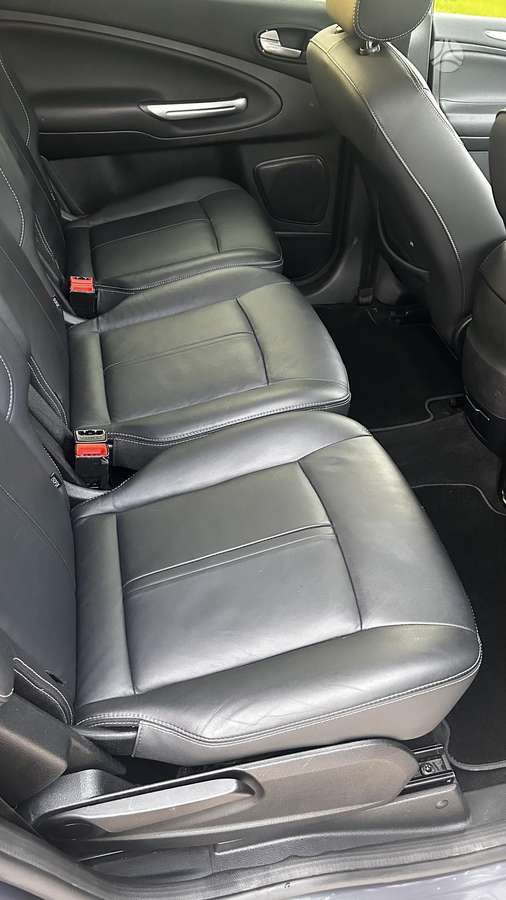 Ford S-MAX 2010 — photo 25