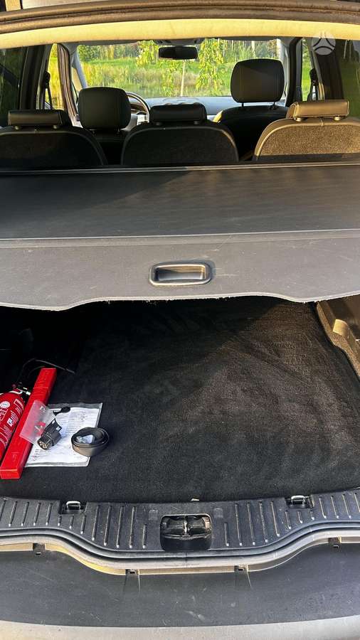 Ford S-MAX 2010 — photo 26