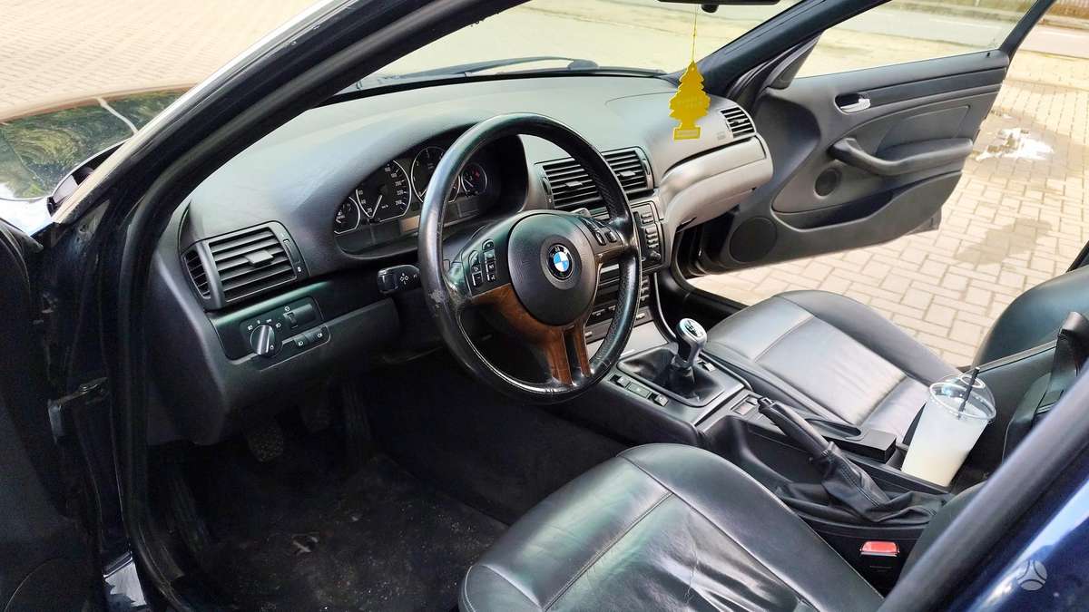 BMW 320 2004 — photo 23