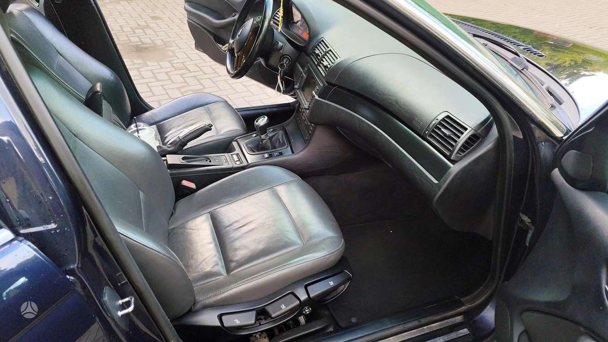 BMW 320 2004 — photo 24