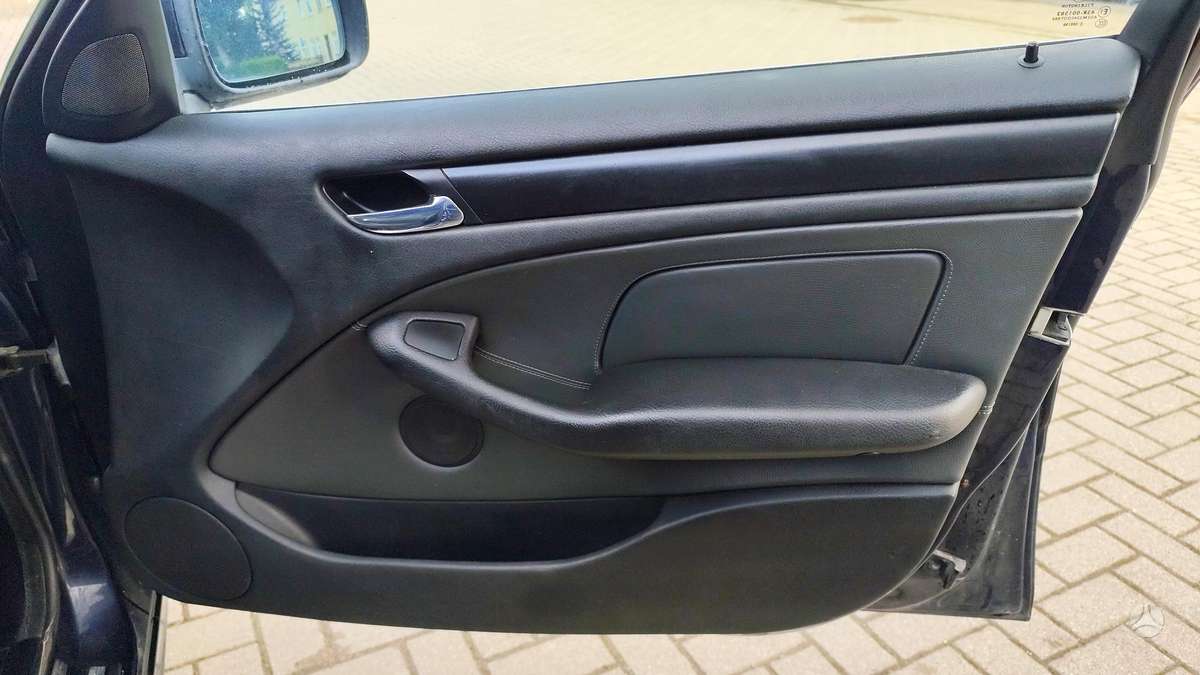 BMW 320 2004 — photo 27