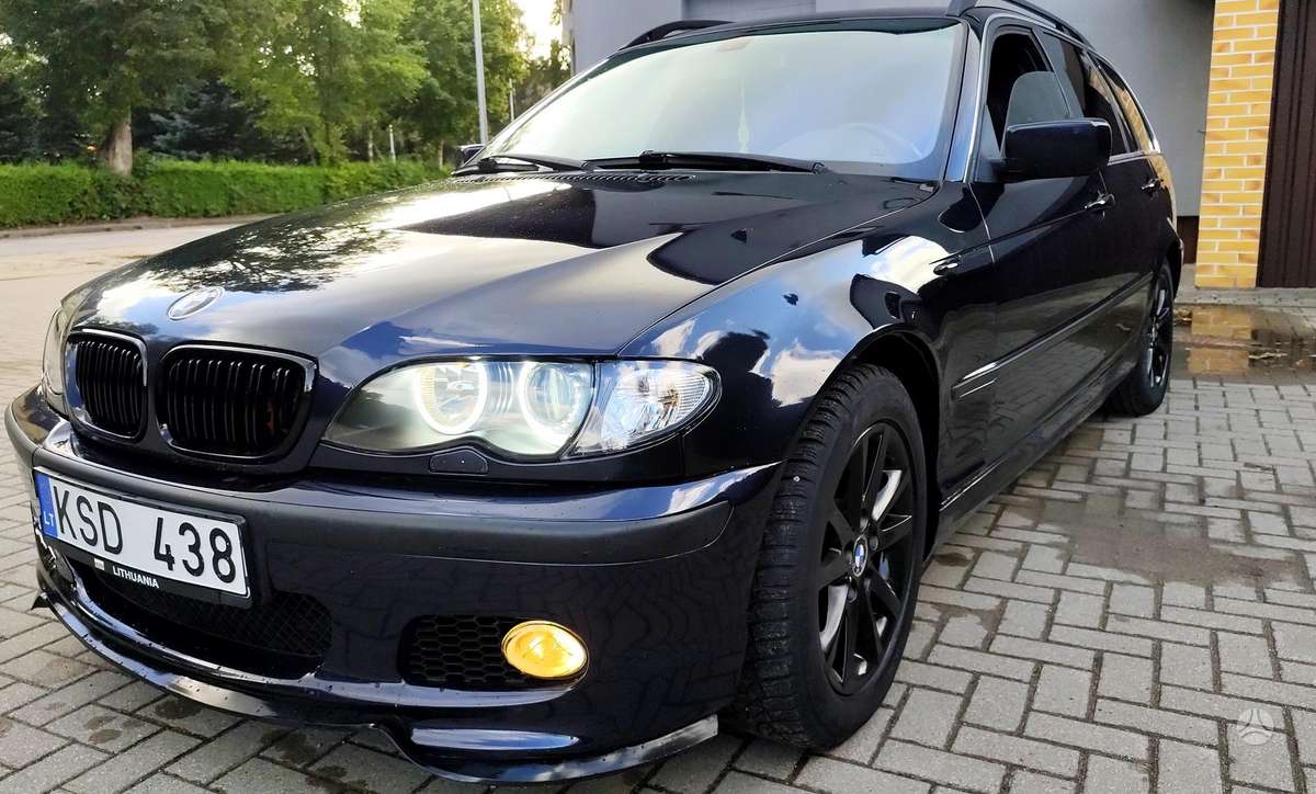 BMW 320 2004 — interior