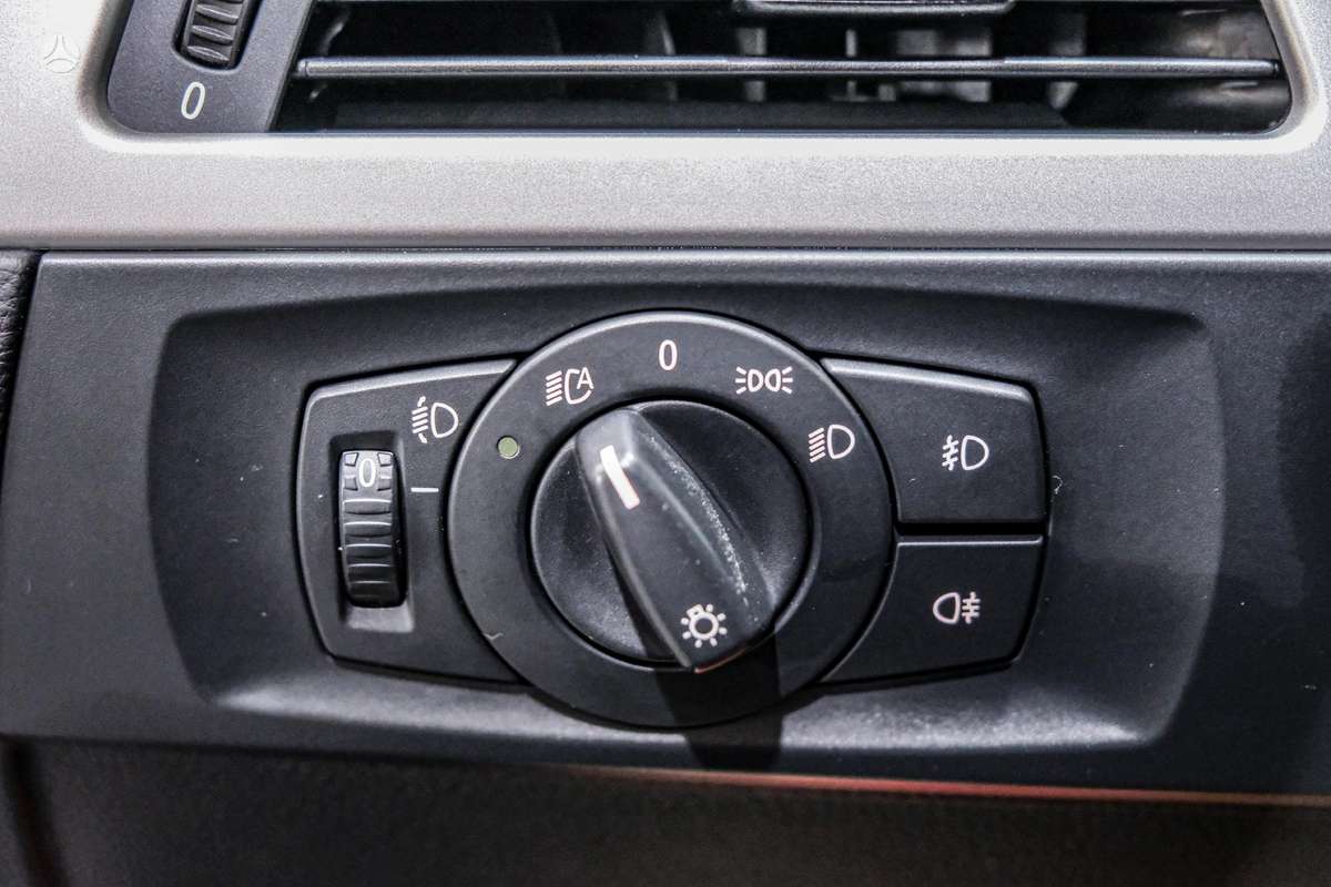 BMW 330 2008 — photo 13