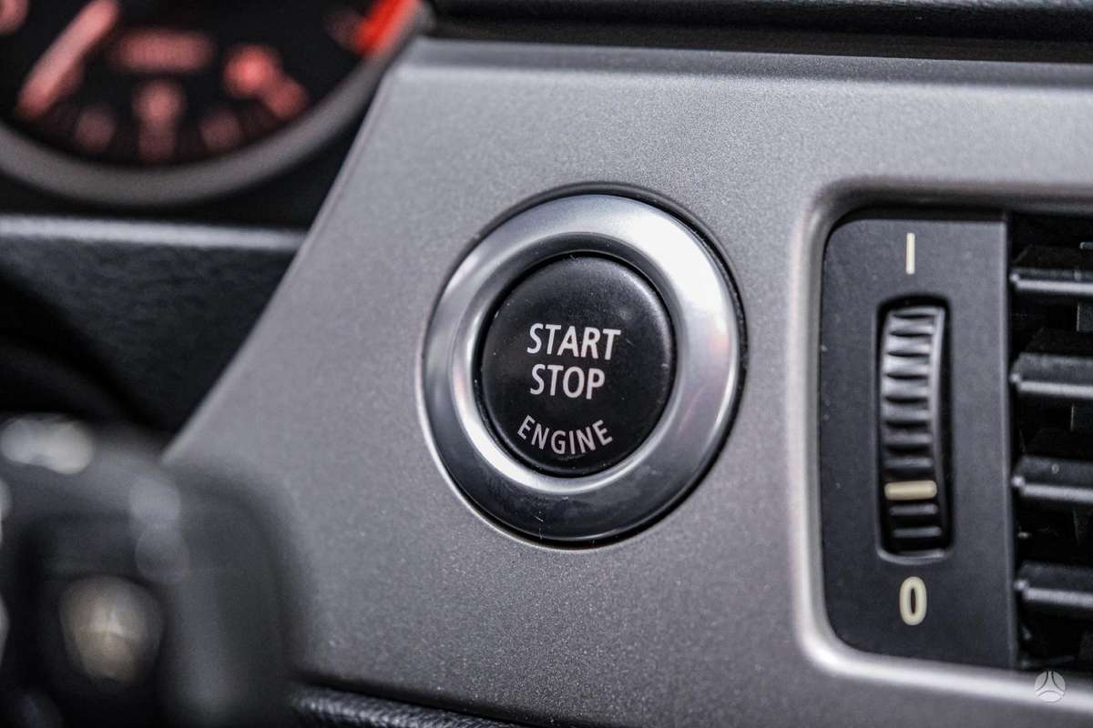 BMW 330 2008 — photo 17