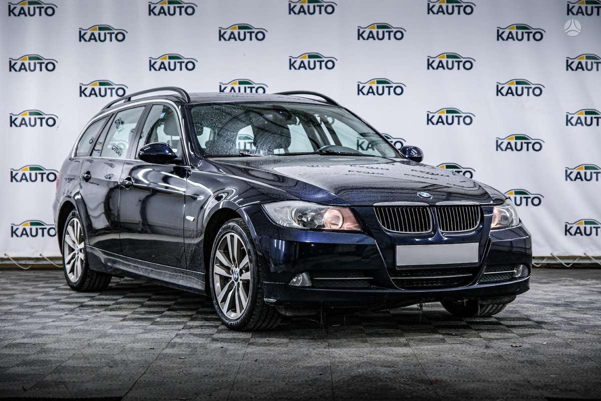 BMW 330 2008 — rear view
