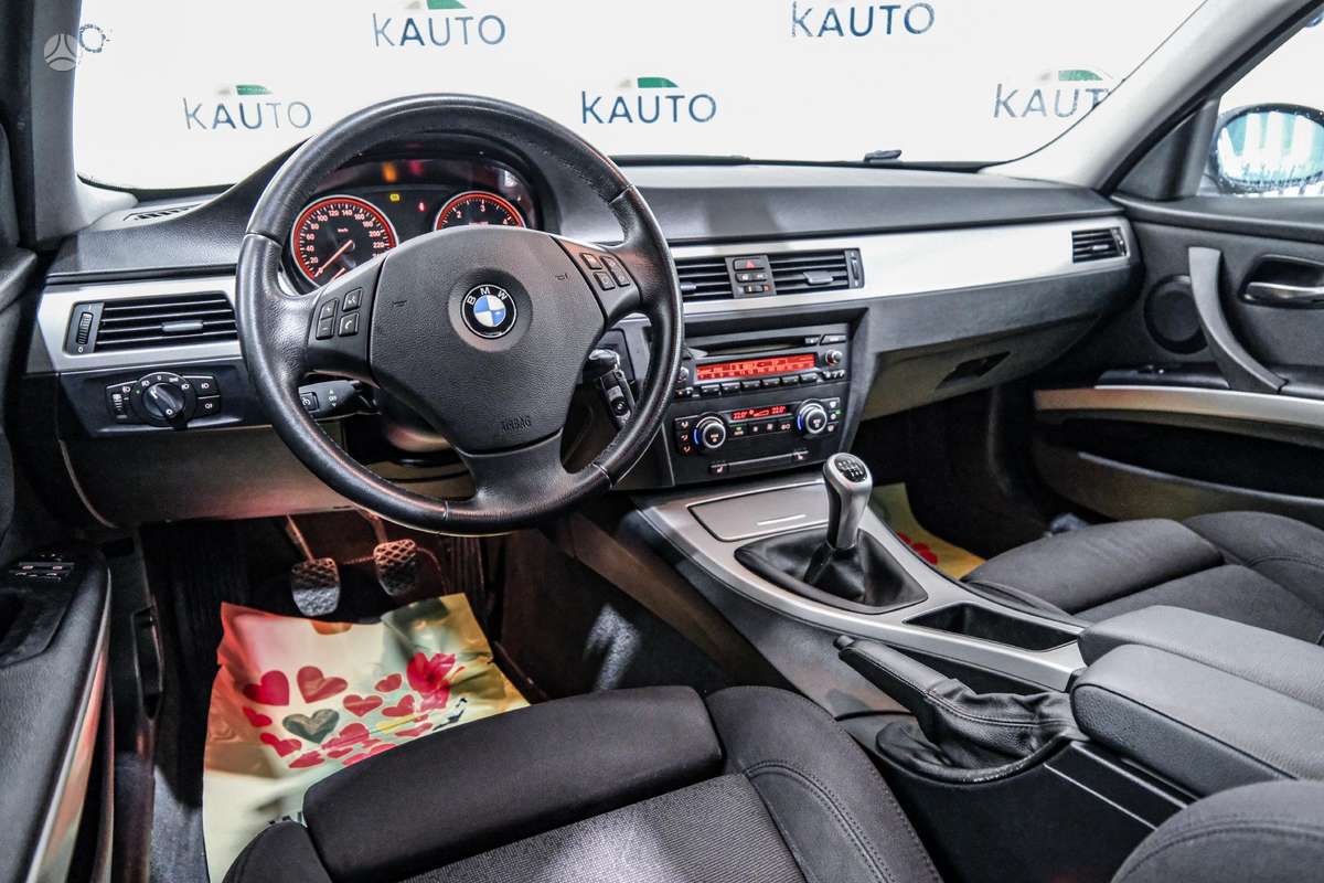BMW 330 2008 — photo 7