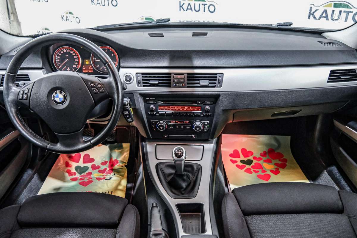 BMW 330 2008 — photo 8