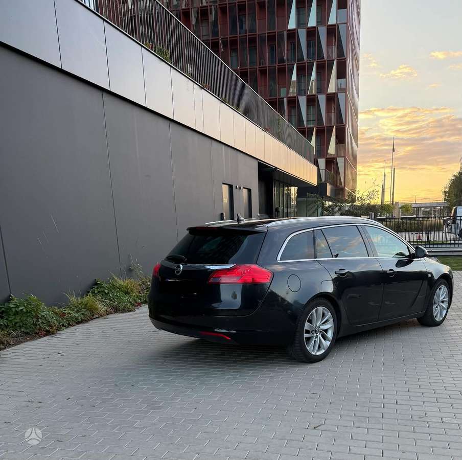 Opel Insignia 2012 — rear view