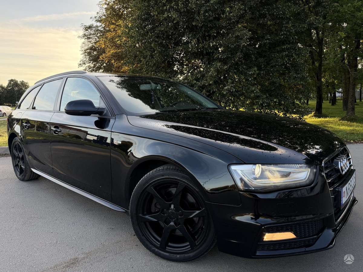 Audi A4 2013 — вигляд ззаду