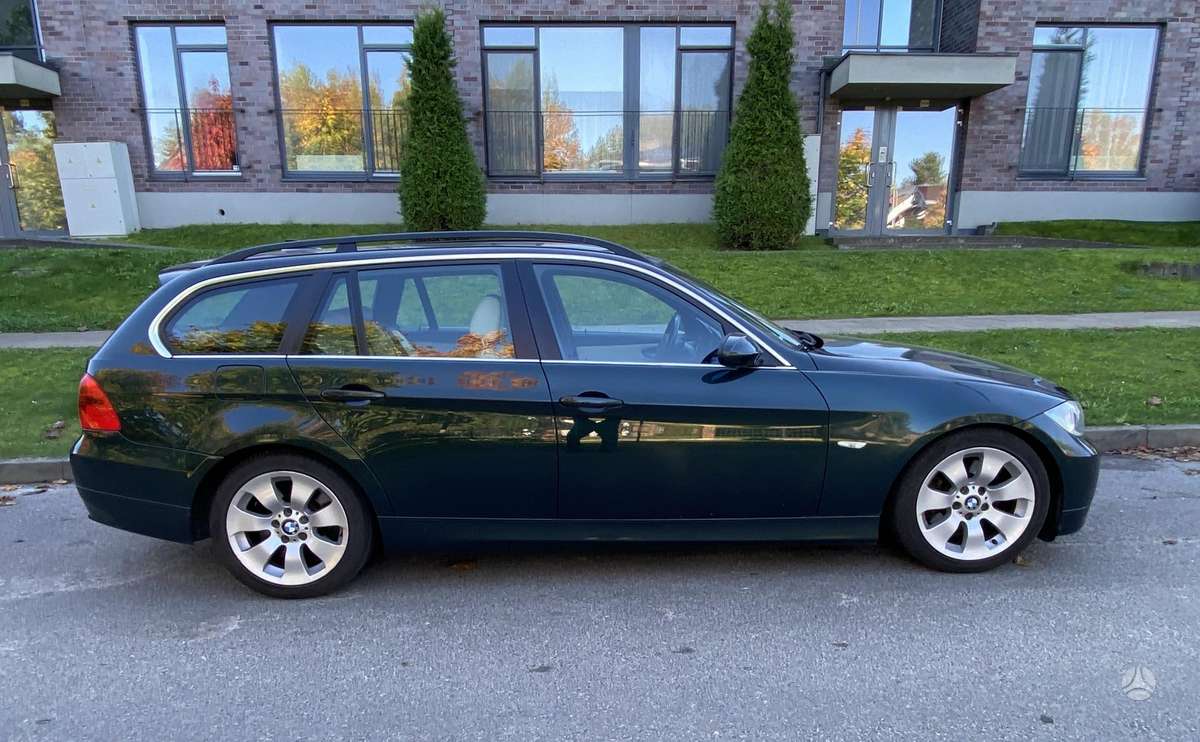 BMW 325 2008 — вигляд ззаду