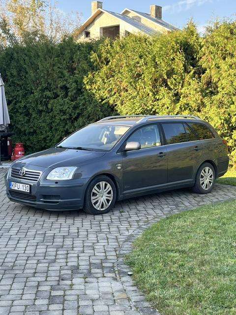 Toyota Avensis 2005 — салон