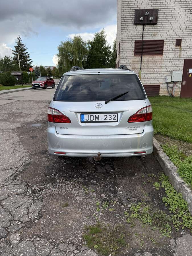 Toyota Avensis 2004 — двигун 1995 cm³, 116 HP (85kW)
