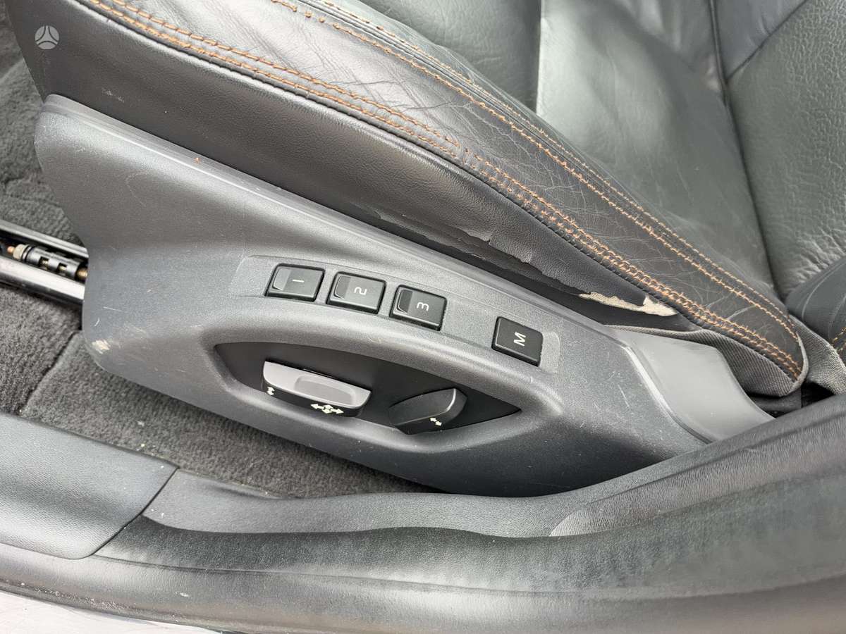 Volvo XC60 2010 — photo 14