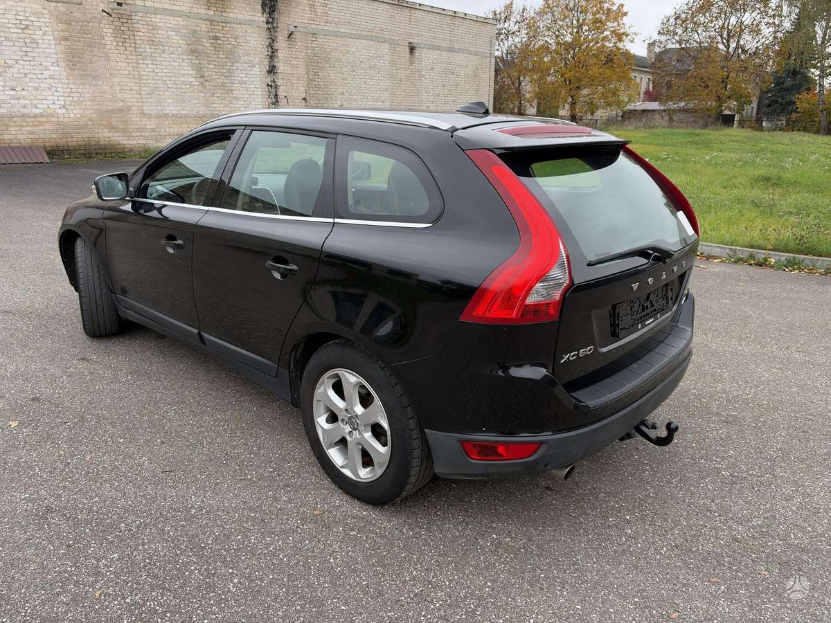 Volvo XC60 2010 — interior
