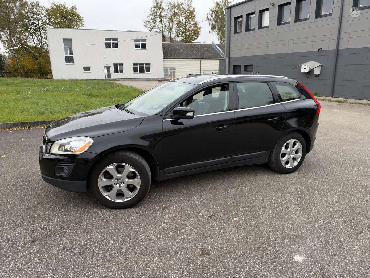 Volvo XC60 2010 — engine 2400 cm³, 205 HP (151kW)