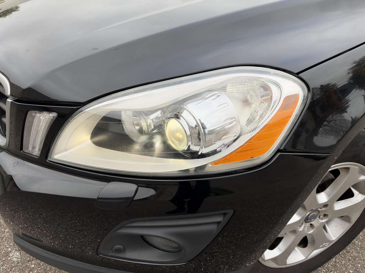 Volvo XC60 2010 — photo 8