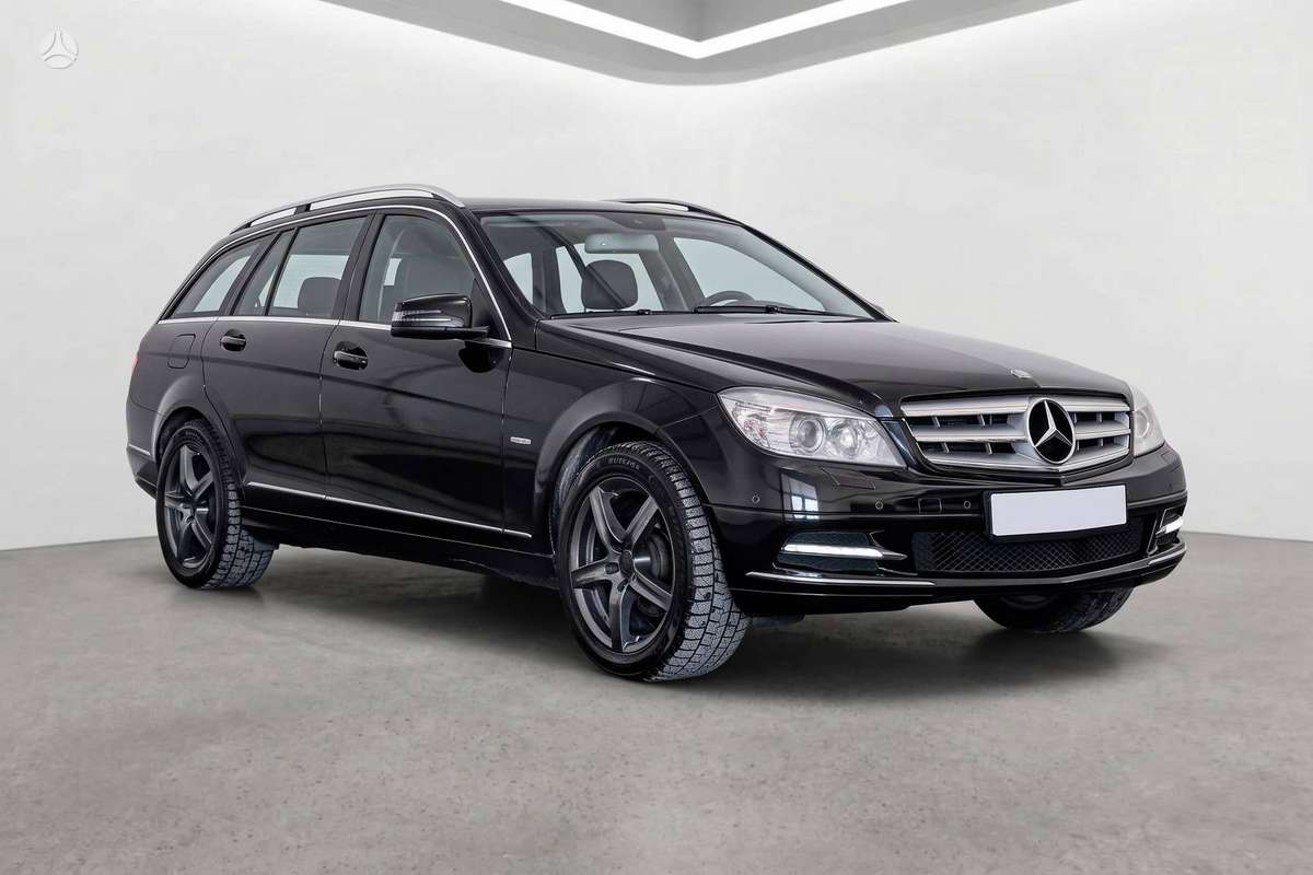 Mercedes-Benz C220 2011 — вигляд ззаду