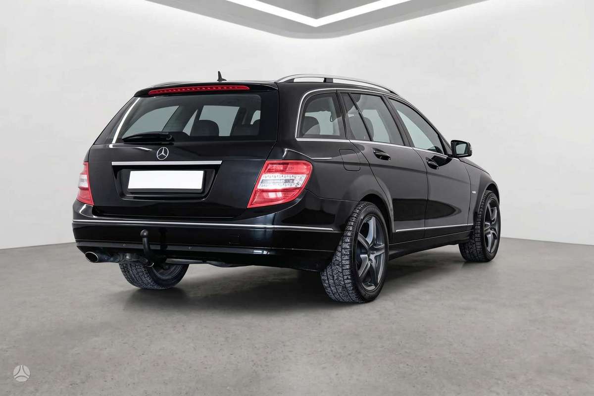 Mercedes-Benz C220 2011 — салон
