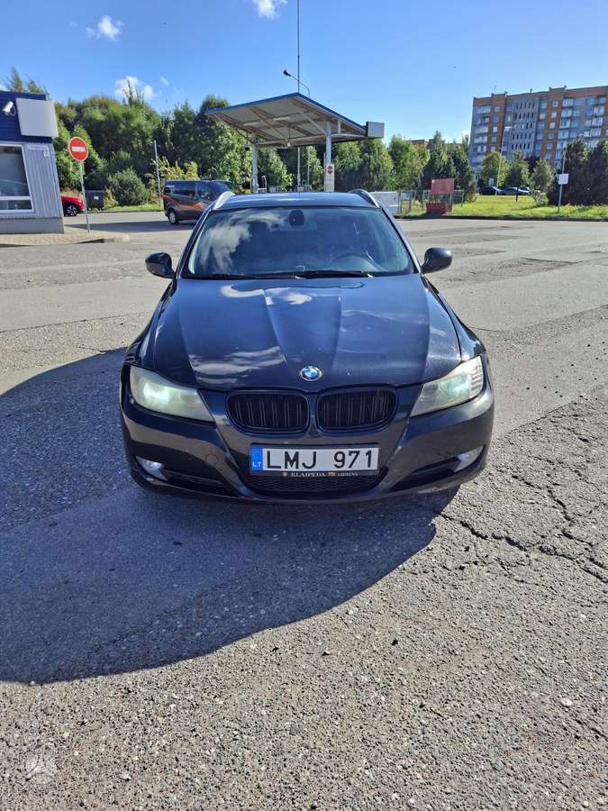 BMW 320 2011 — engine 2000 cm³, 184 HP (135kW)