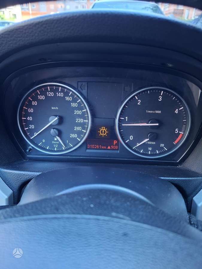 BMW 320 2011 — photo 7