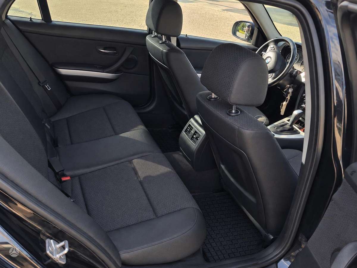 BMW 320 2011 — photo 8