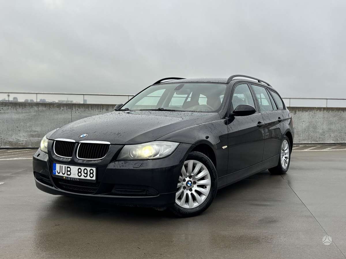 BMW 320 2008 — вигляд ззаду