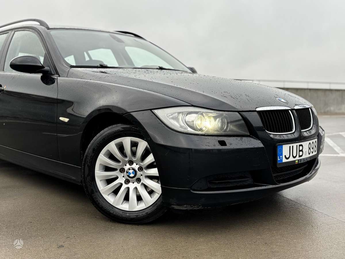 BMW 320 2008 — салон