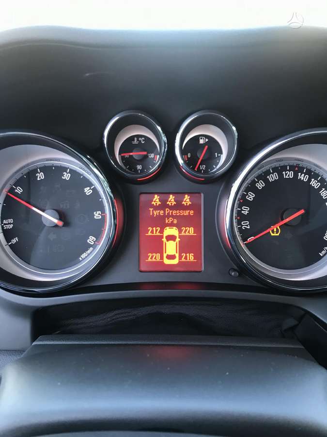 Opel Zafira 2015 — photo 10