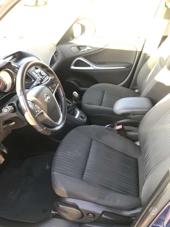 Opel Zafira 2015 — photo 13