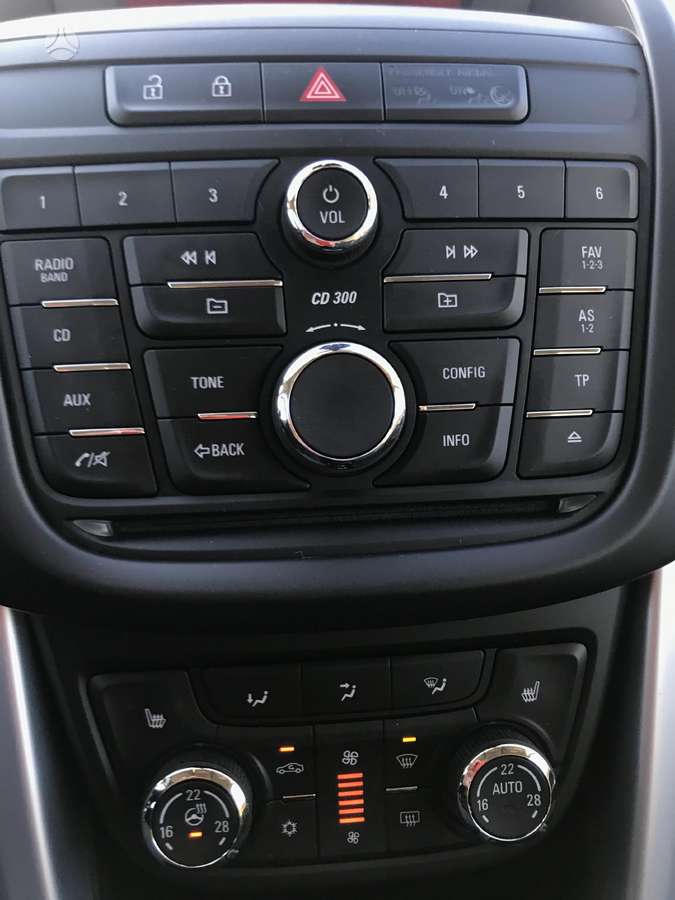 Opel Zafira 2015 — photo 14