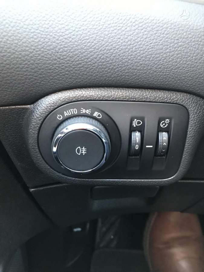 Opel Zafira 2015 — photo 16