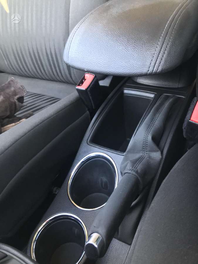 Opel Zafira 2015 — photo 17