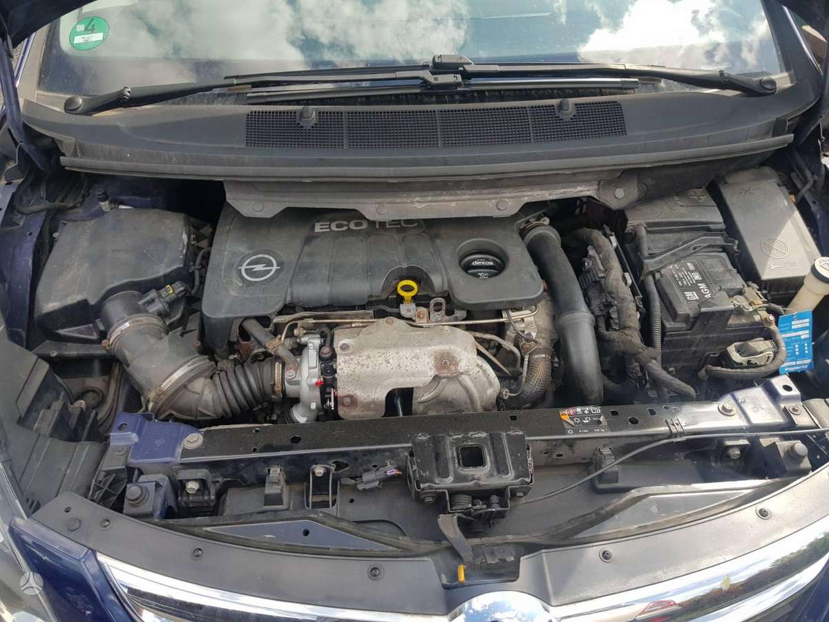 Opel Zafira 2015 — photo 24
