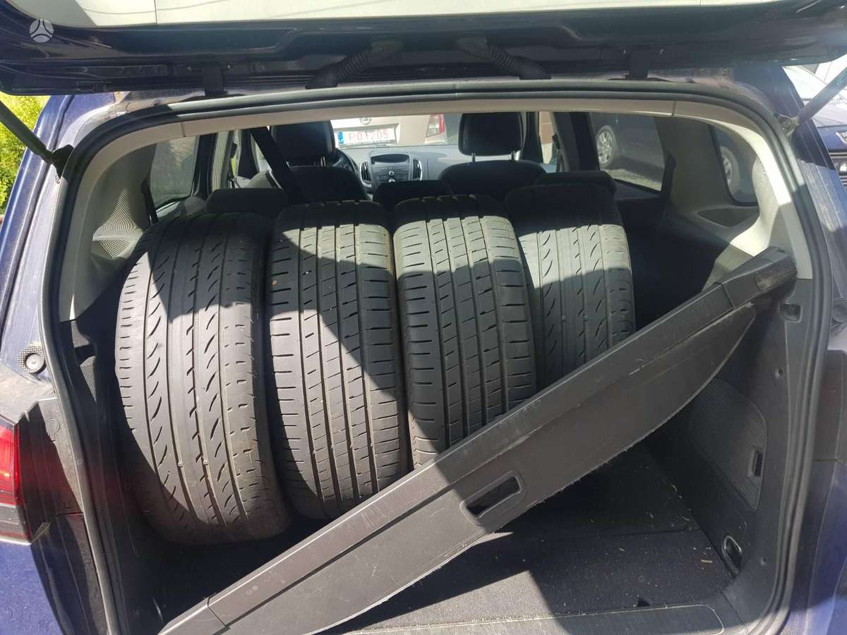 Opel Zafira 2015 — photo 25