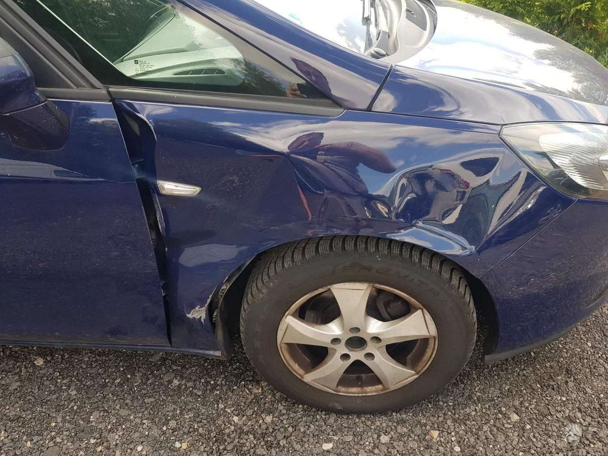 Opel Zafira 2015 — photo 27