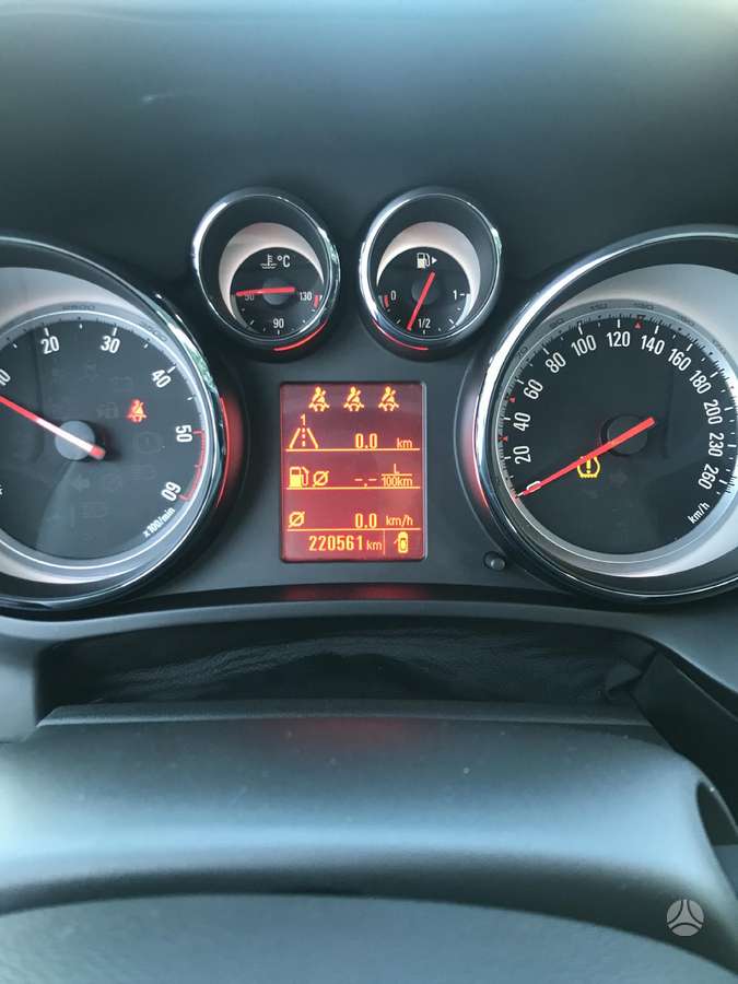 Opel Zafira 2015 — photo 9