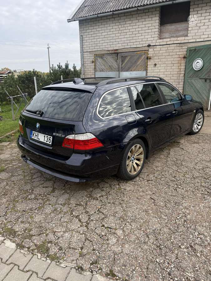 BMW 530 2009 — вигляд ззаду
