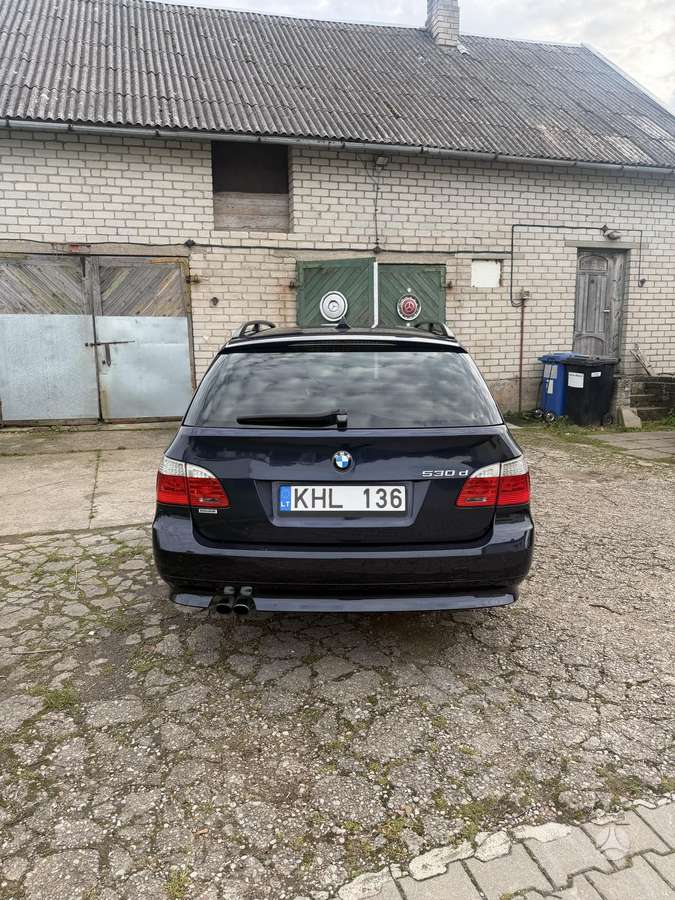 BMW 530 2009 — салон