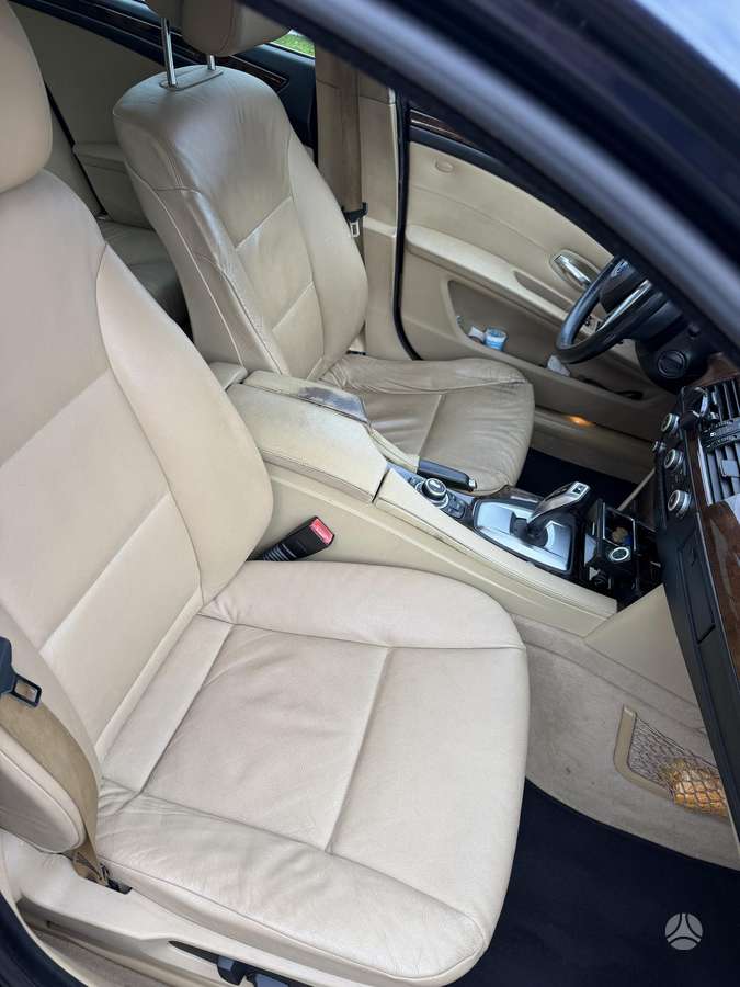 BMW 530 2009 — двигун 2993 cm³, 235 HP (173kW)
