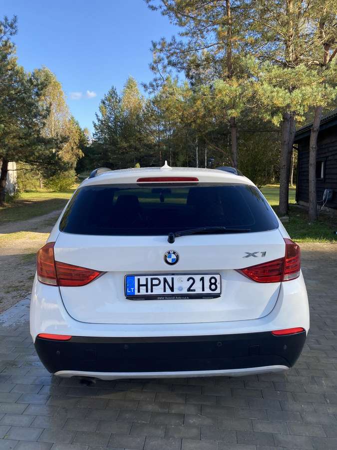 BMW X1 2011 — engine 1995 cm³, 177 HP (130kW)