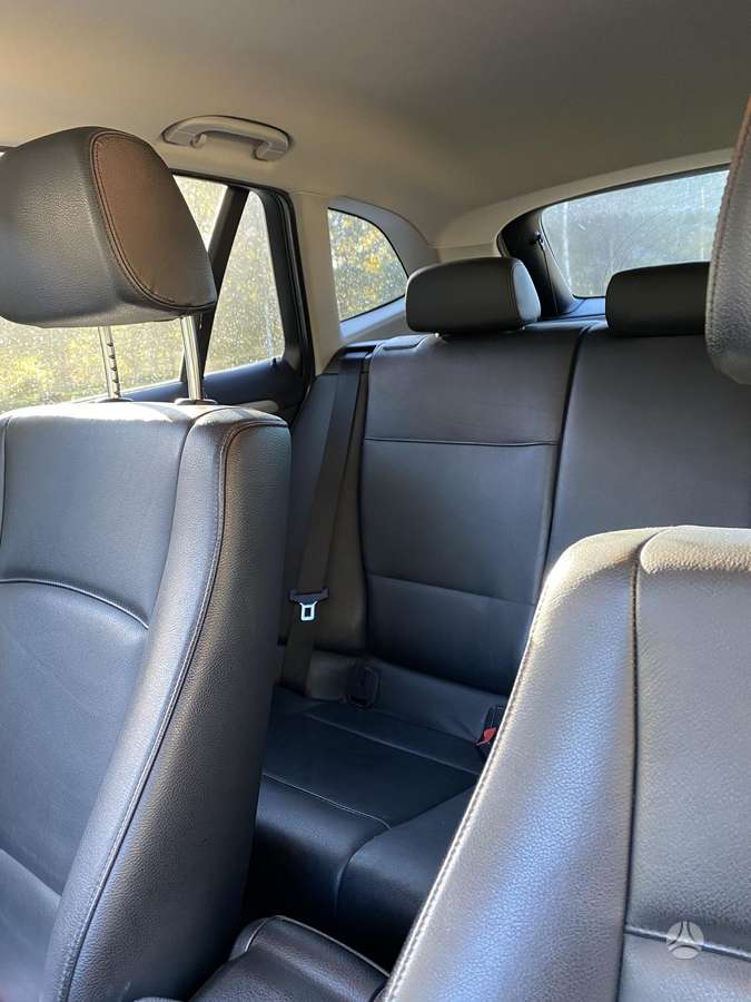 BMW X1 2011 — photo 7