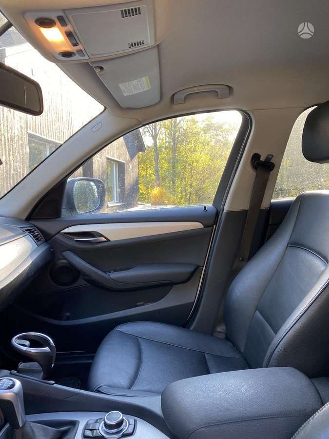 BMW X1 2011 — photo 8
