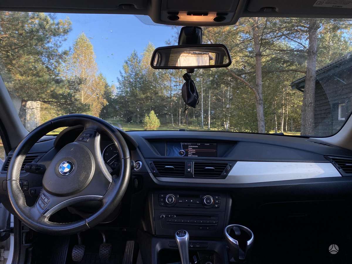 BMW X1 2011 — photo 9
