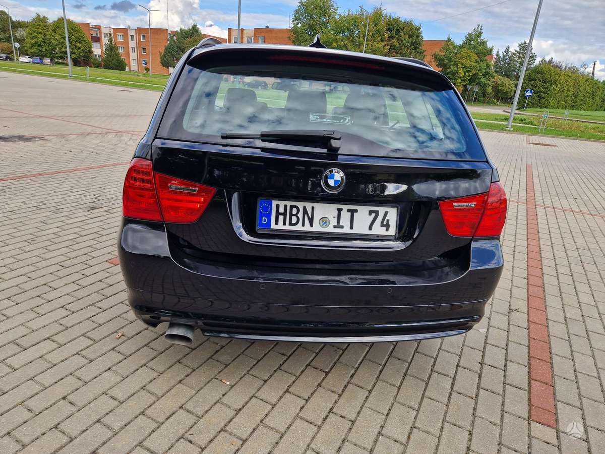 BMW 318 2011 — photo 10